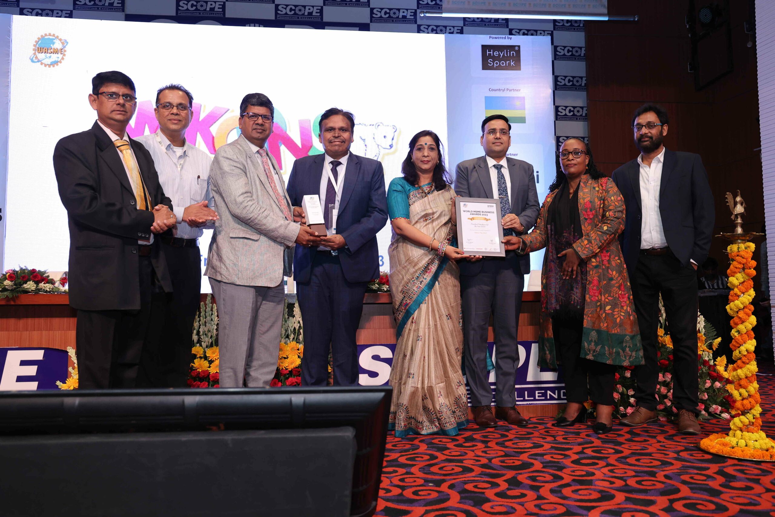 Makoons Play School Wins Prestigious World MSME Business Award for Preschool Franchisor of the Year 2023