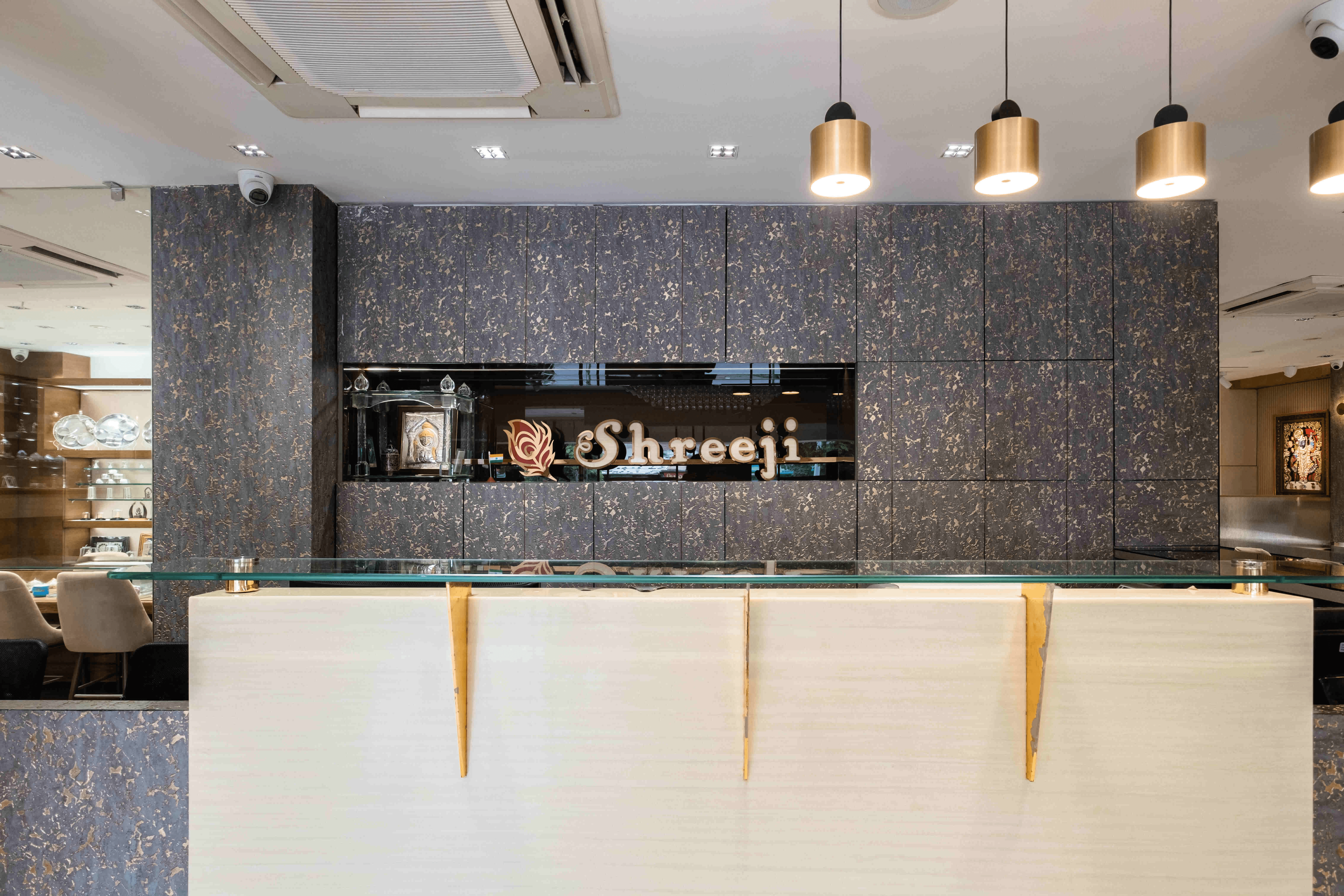 Shreeji Family Jewellers Unveils Timeless Connections and Exquisite Jewelry Since 1999