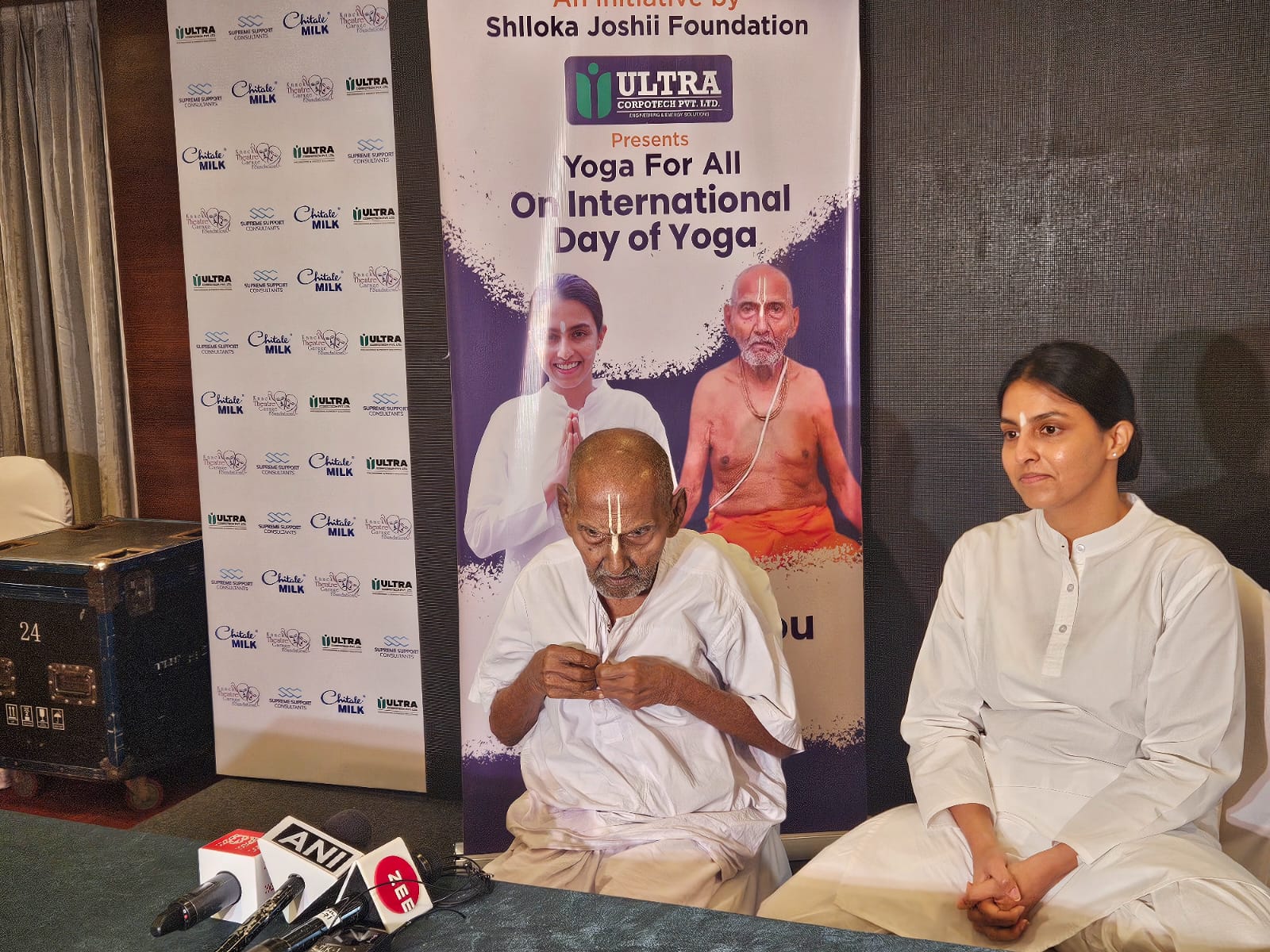 Shlloka Foundation hosts International Yoga Event powered By Ultra Corp Oldest man living Swami Sivananda graced the occasion