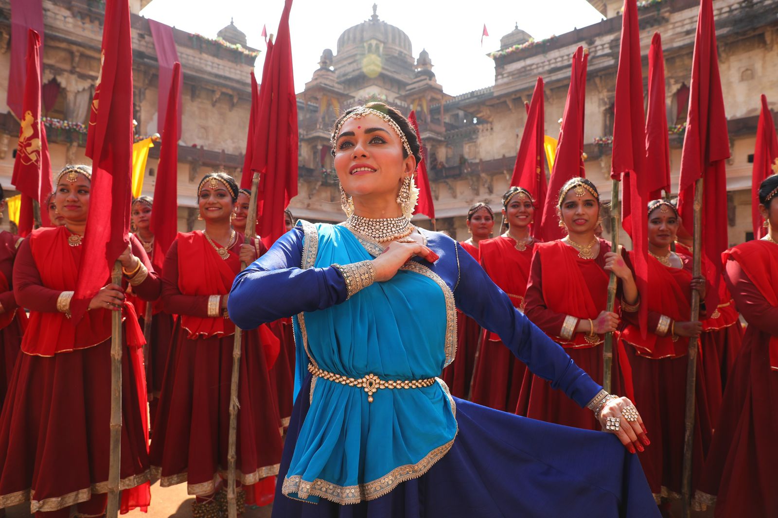 Amruta Khanvilkar’s “Vandan Ho” Song from Sangeet Manapmaan Released