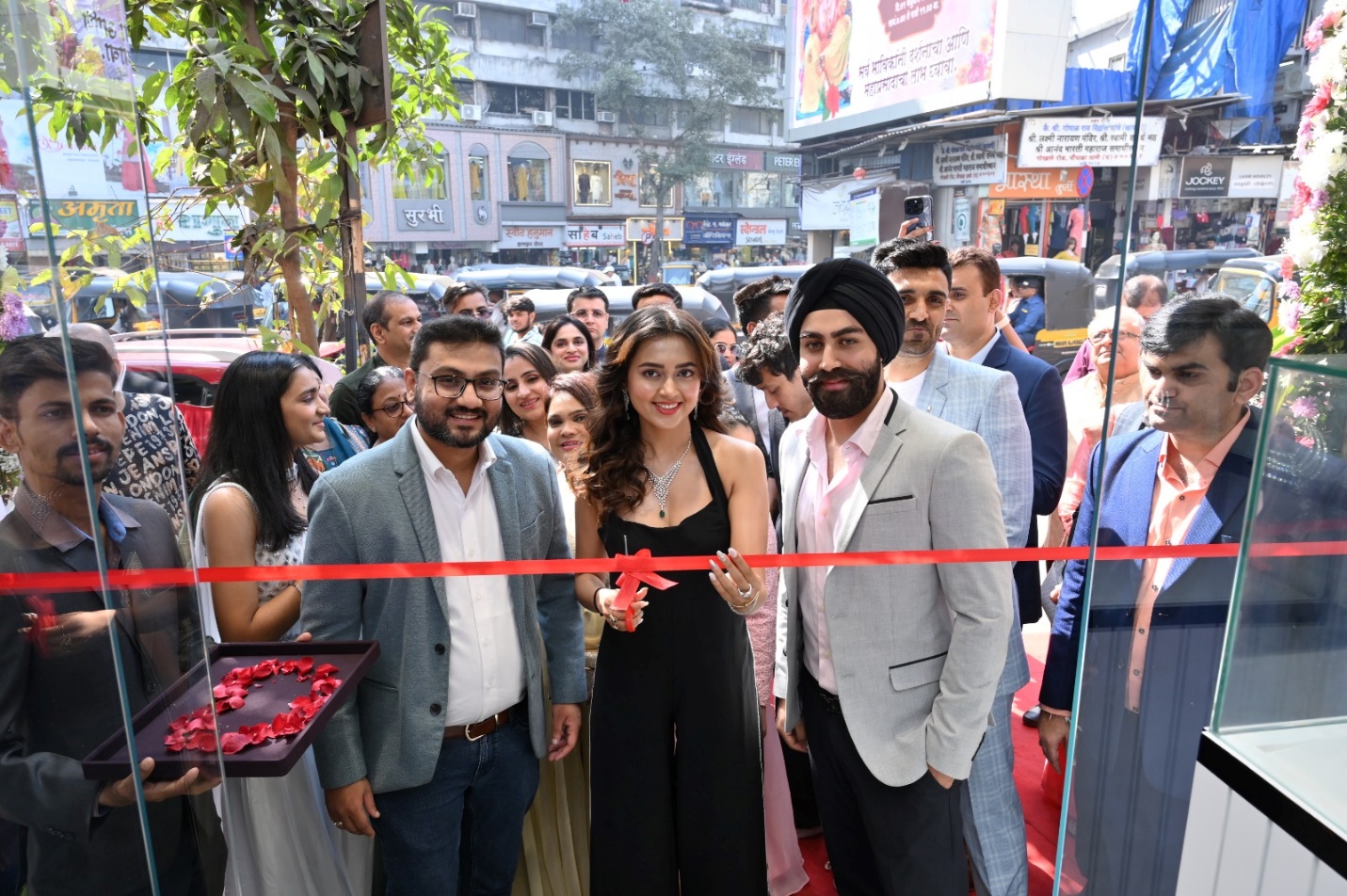 Limelight Diamonds Launch Their 26th Exclusive Store in Thane, Inaugurated by Popular Actress Tejasswi Prakash