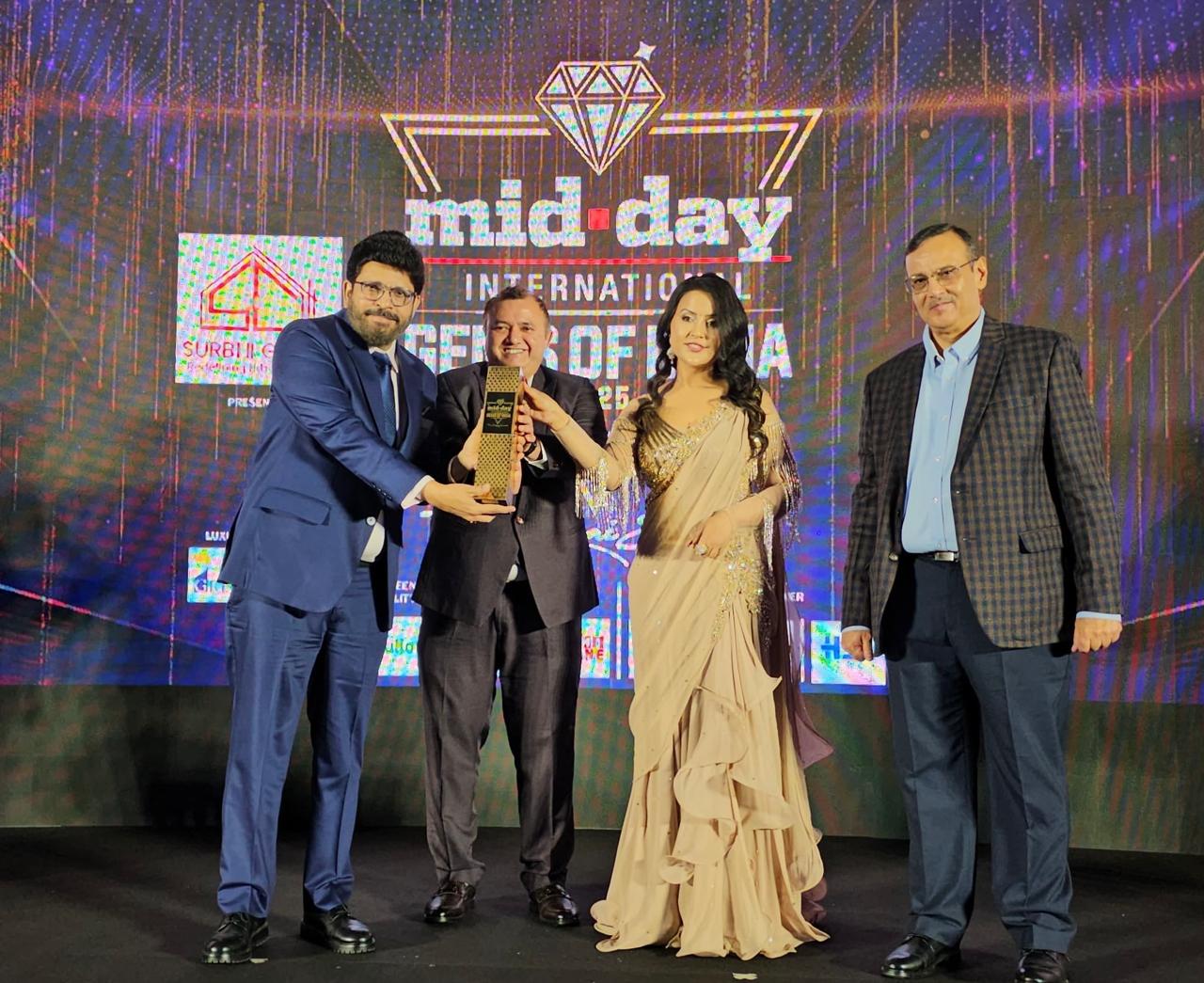 Rajeev Chaudhari Wins Mid-Day Iconic Film Trade Analyst Award