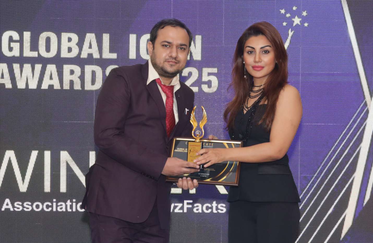 Seospidy Receives Digital Excellence Award 2025 at the Global Icon Award CeremonyRahul Sharma, CEO, Honored by Bollywood Actress Rimi Sen at Hyatt Hotel, Janakpuri, Delhi