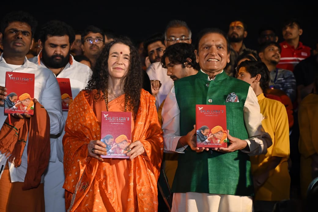 Sadhvi Bhagawati Saraswati Launches Dr. Dinesh Shahra’s Book ‘Dalai Lama’s Secret to Happiness’ at Mahakumbh