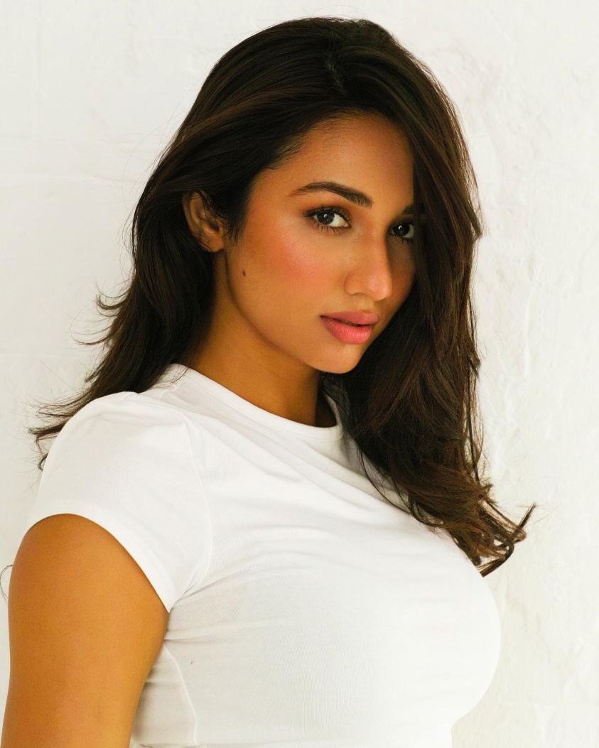 New Queen of Bollywood? Akanksha Sharma STUNS in ‘Kesari Veer’ With Her Fiery Debut!