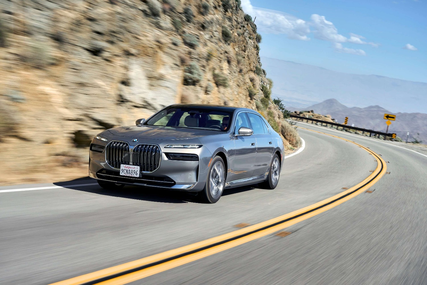 The BMW i7: The best of electrifying mobility now at a uniform price across the nation.