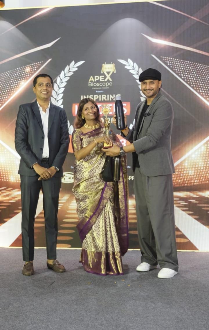 Flask Lady Dr. Urvashi Mittal Receives Inspiring Leaders Award 2025