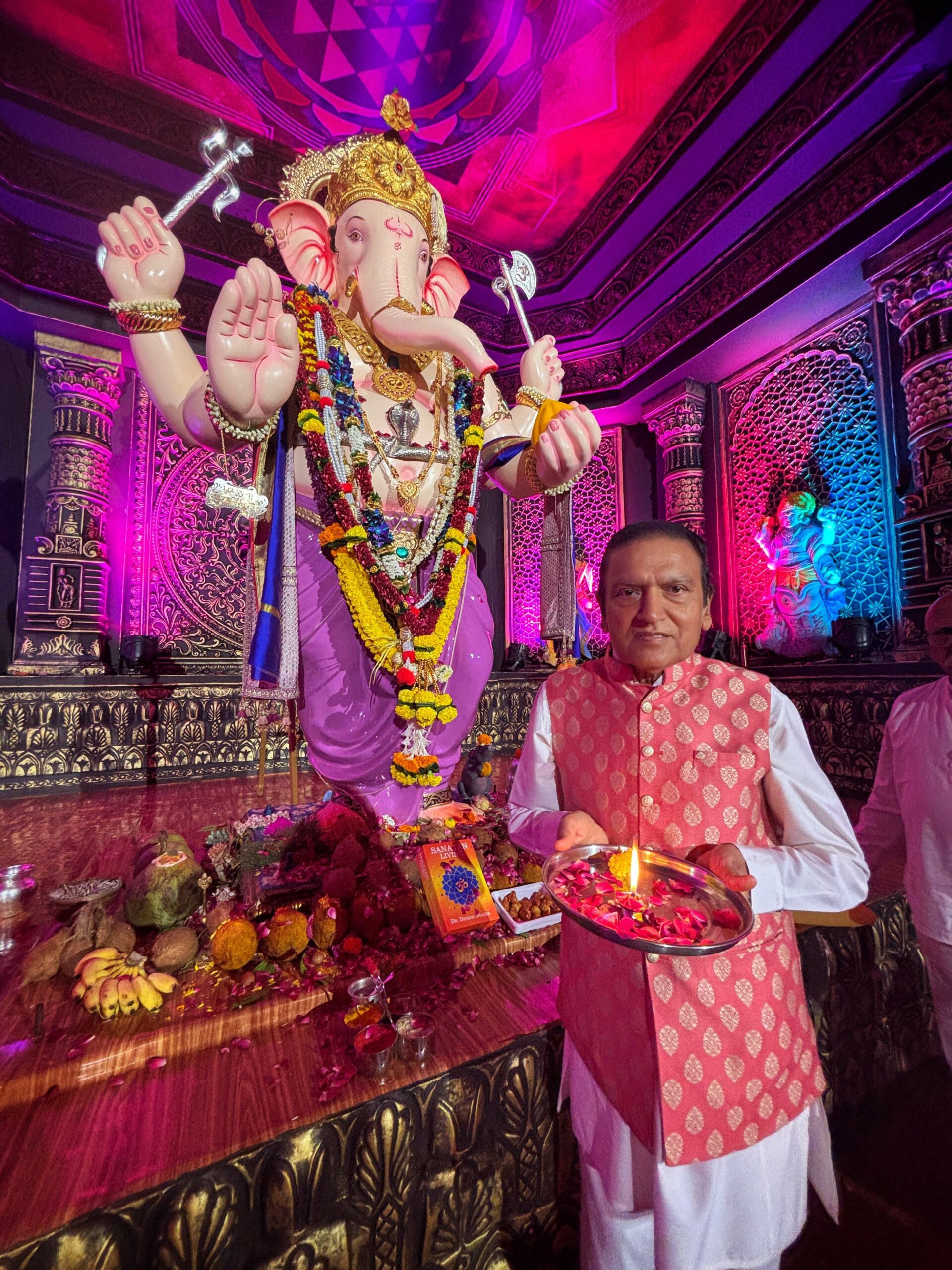 Dr. Dinesh Shahra Visits Mumbai’s Ganesh Pandals, Prays for Collective Well-being and Cultural Unity