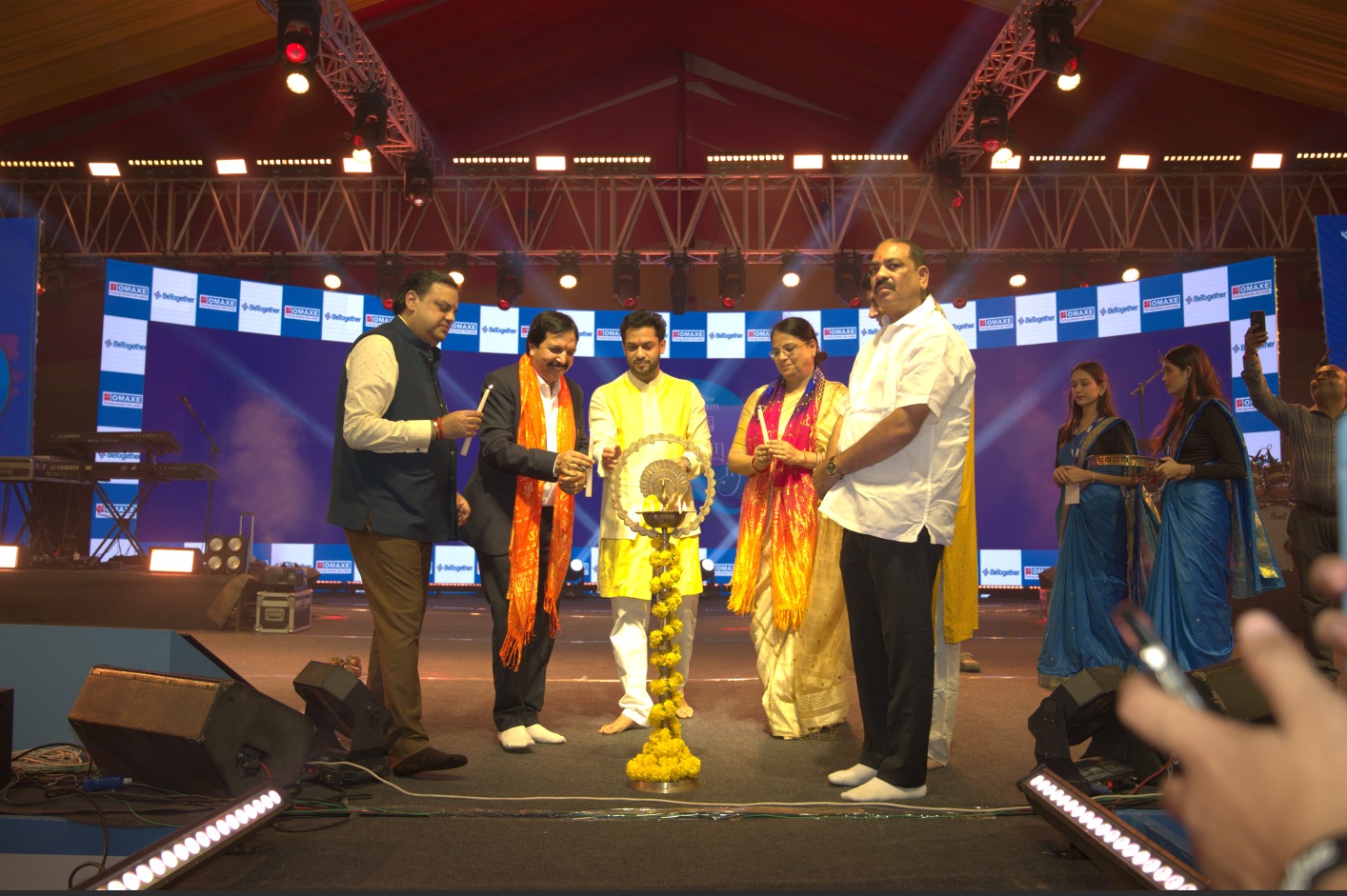‘Vishwas ka Sangam – Gala Night’ at Omaxe Sangam City: Aastha Gill and Sugandha Mishra enthrall the audience