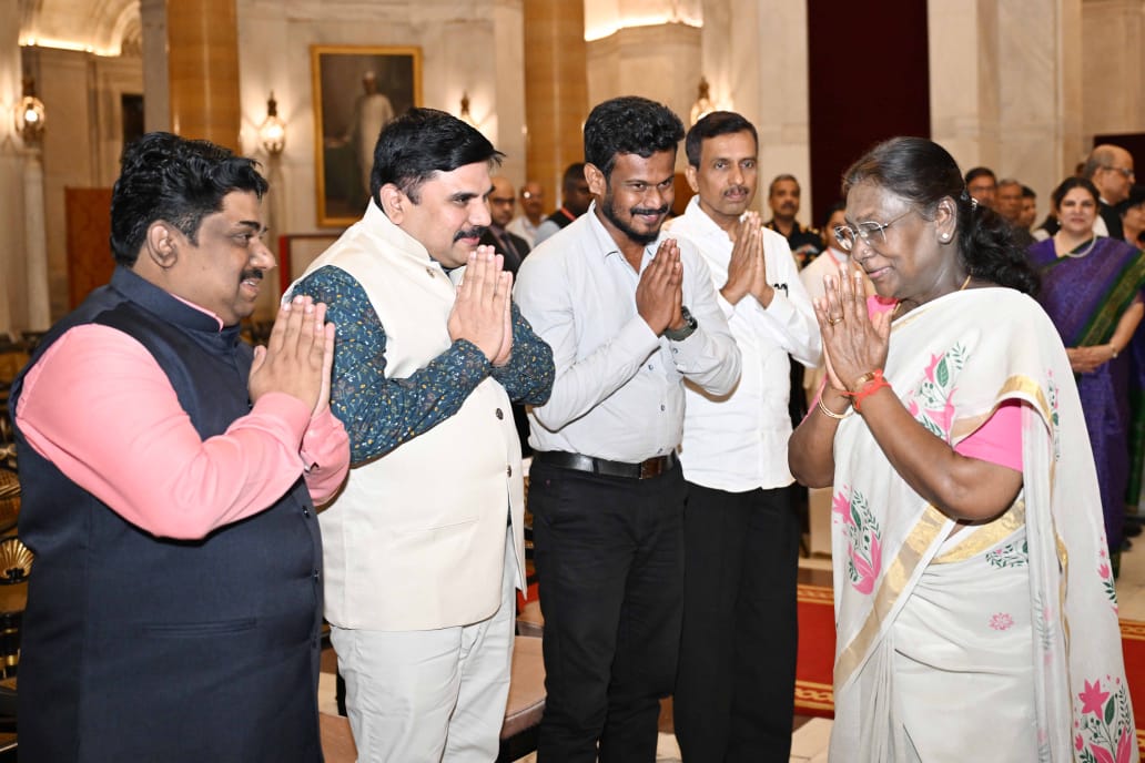President of India pays floral tributes to Dr. APJ Abdul Kalam on his birth anniversary