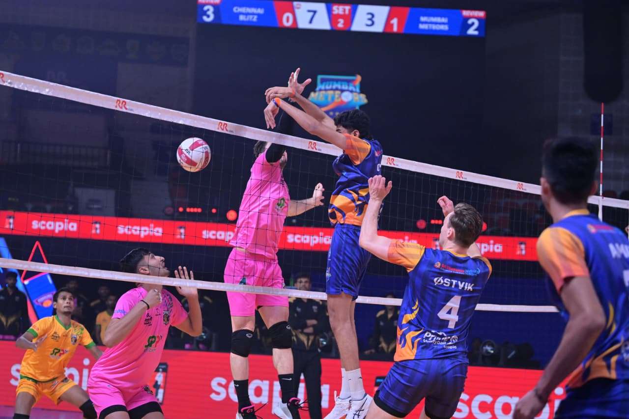 PVL 2025 Season 4 (Match 32): Mumbai Meteors charge into Semi-Finals with thrilling 3–1 victory over Chennai Blitz