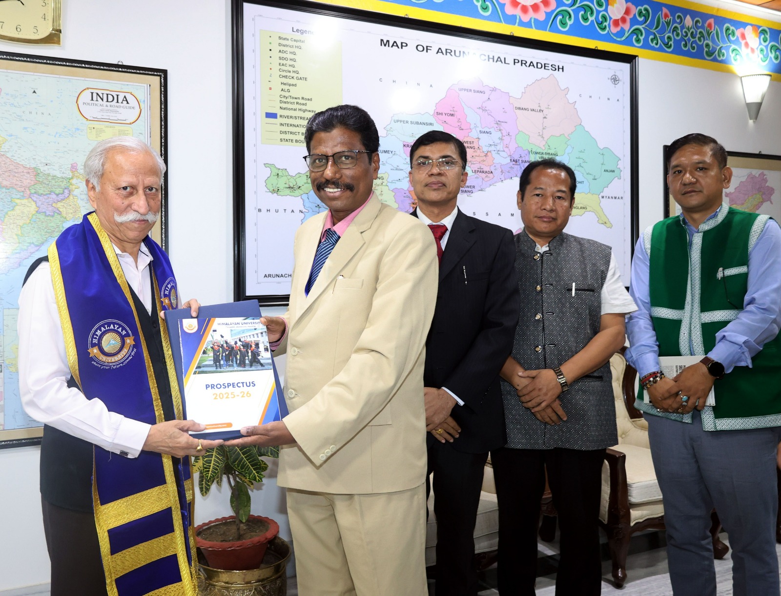 Governor of Arunachal Pradesh Interacts with Delegation from Himalayan University and Higher Education Department